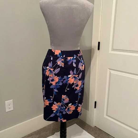 Limited brand floral skirt with pockets!!! - Picture 1 of 7